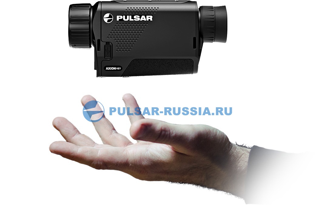 Тепловизор Pulsar Axion Key XM30 и рука